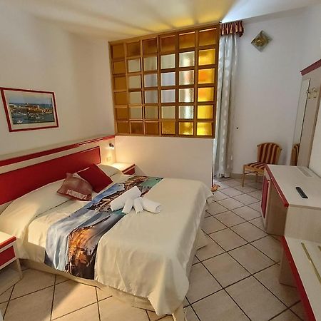 Eden Hotel Deiva Marina Buitenkant foto