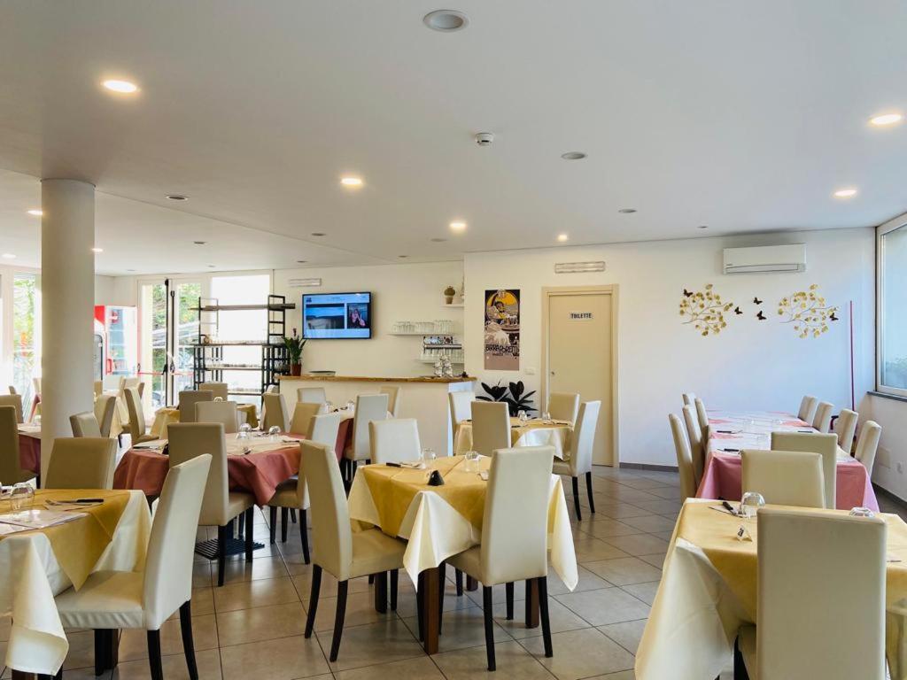 Eden Hotel Deiva Marina Buitenkant foto