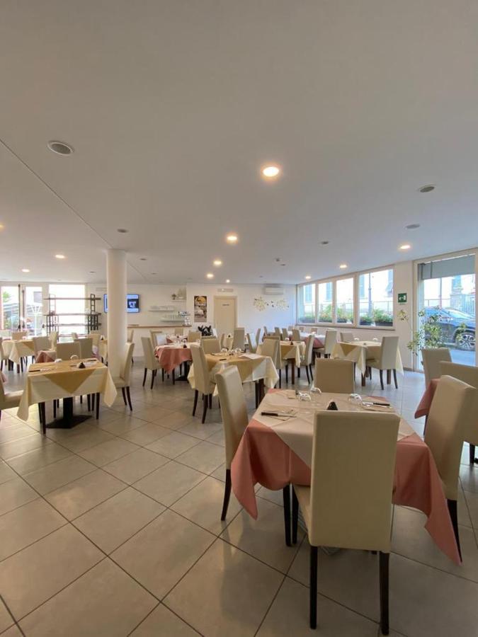 Eden Hotel Deiva Marina Buitenkant foto